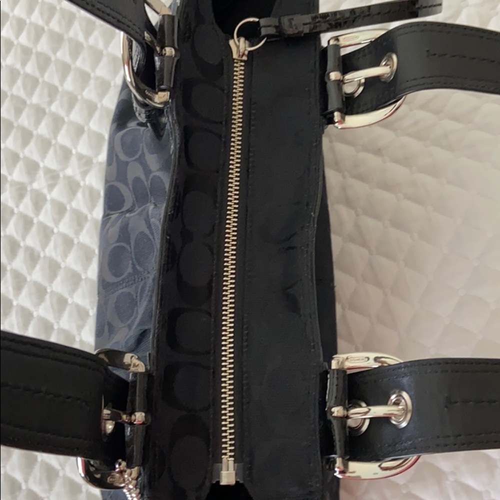 Coach classic black handbag - Picture 4 of 11